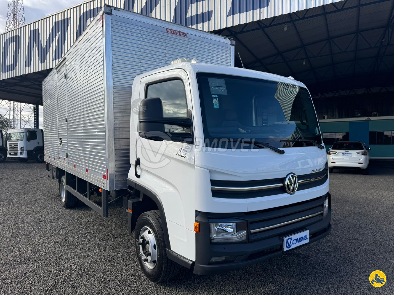CAMINHAO VOLKSWAGEN VW 11180 Baú Furgão 3/4 4x2 Comovel Comercial Montealtense de Veículos MONTE ALTO SÃO PAULO SP